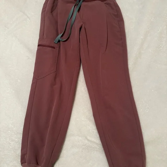 Figs Dusty Rose Scrub Set - Picture 3 of 3